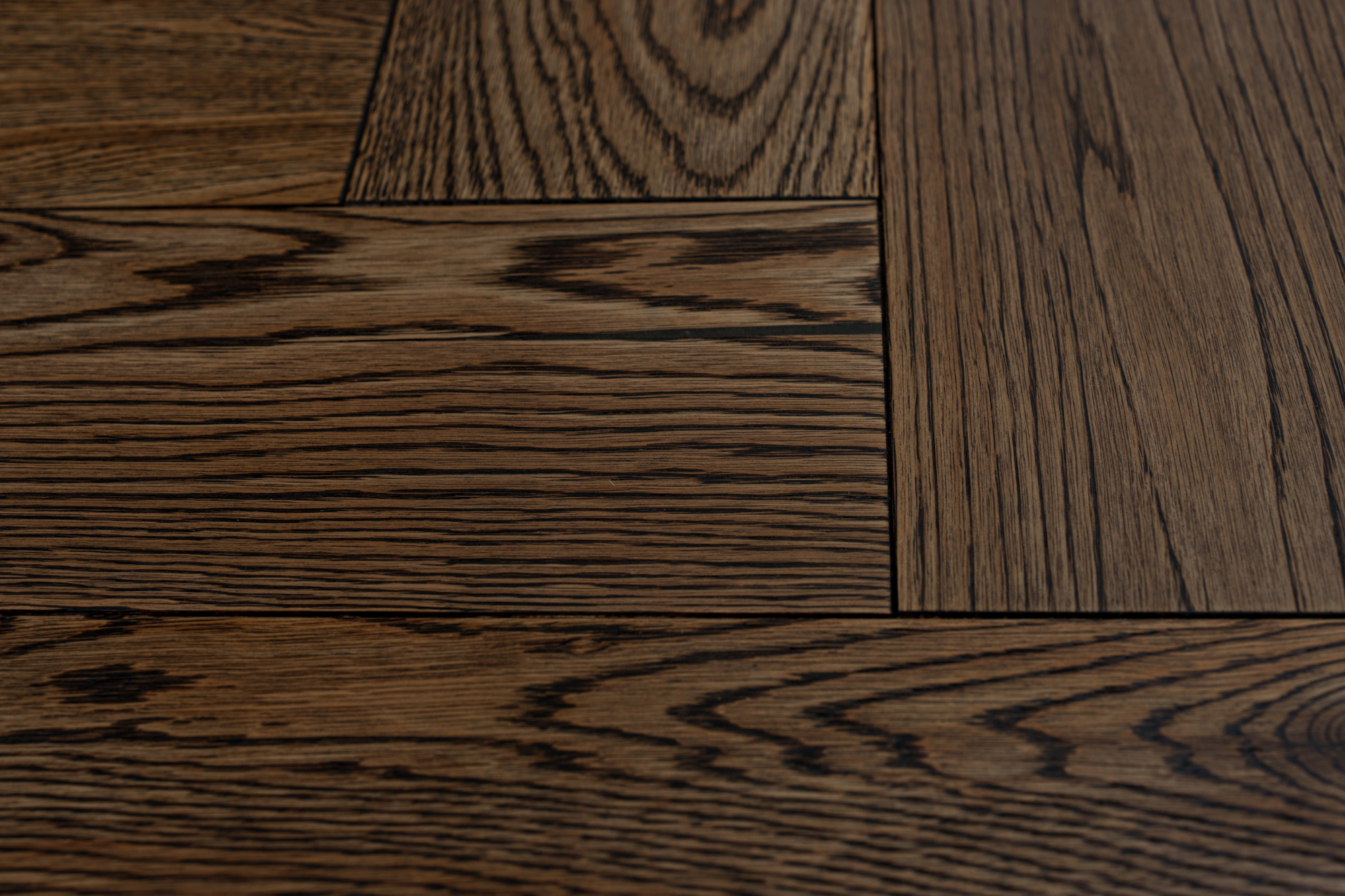 Паркетная доска AmberWood Венгерская елочка Дуб Коттедж Кантри бесцветное масло, браш 915х127х14 мм (0,93 м2/упак)